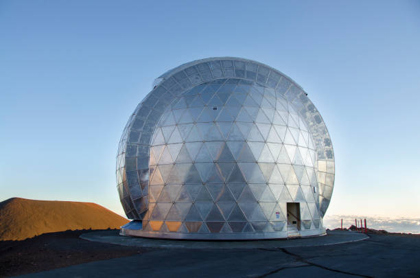 geodesic dome of Caltech Submillimeter Observatory, Mauna Kea Observatories, Hawaii Geodesic dome structure of Caltech Submillimeter Observatory. Mauna Kea Observatories, Hawaii, USA. geodesic dome stock pictures, royalty-free photos & images