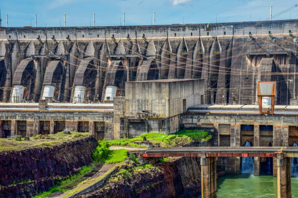 barrage d’itaipú - itaipu dam photos et images de collection