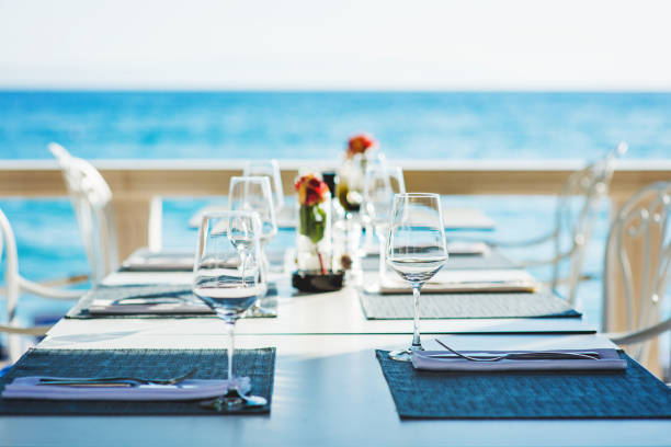 strandrestaurang med havsutsikt - dinner croatia bildbanksfoton och bilder