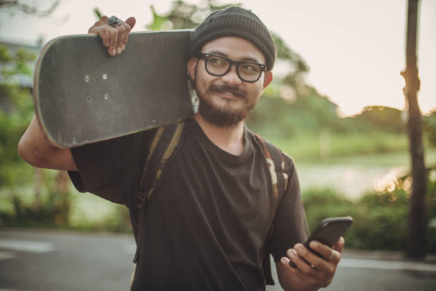 istock Skater man with mobile phone 950882092