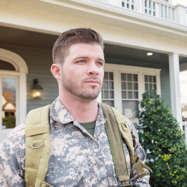 istock Man departs home for overseas deployment 950887086