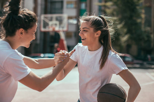 istock Basketball players greeting 950892236
