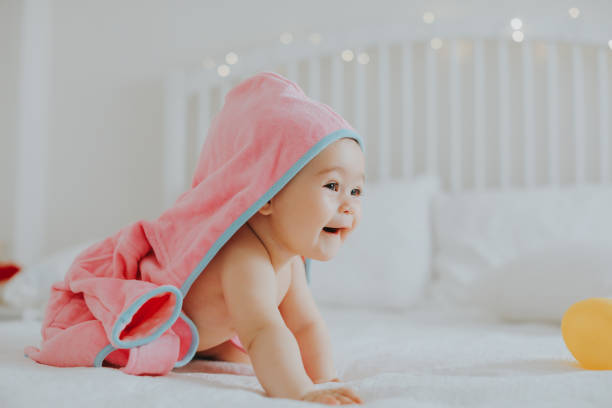 istock Baby girl in pink bathrobe 950904396