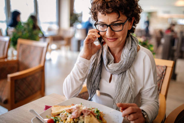 istock Woman at a restaurant 950911258