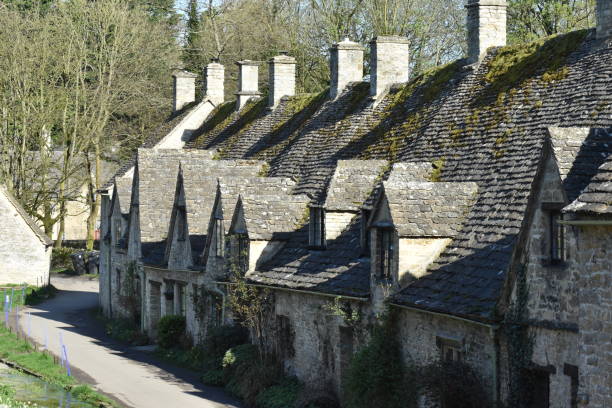 istock Arlington Row cottages in Bibury, angle view 950914242