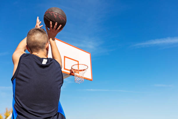 istock Young man shooting free throws from the foul line 950937212