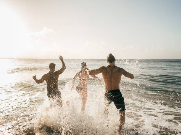 istock Strenghtening the friendship 950939842
