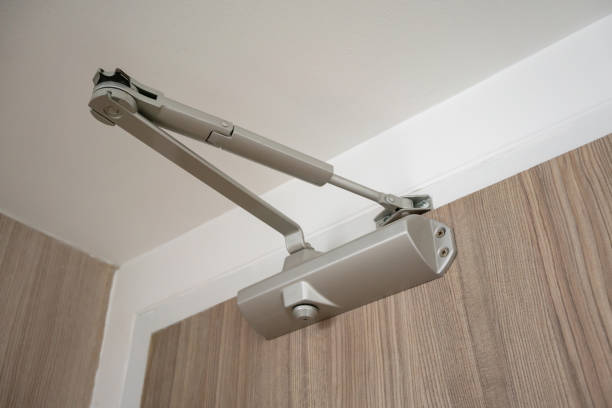 Concealed hydraulic buffering 90 degree positioning door closer the slide lever arm with a stop gate Cam structure. Automatic hydraulic device, leaver hinge door closer holder. stock photo