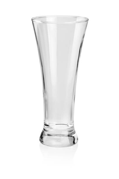 空のビアグラス絶縁 - glass empty pint glass isolated ストックフォトと画像