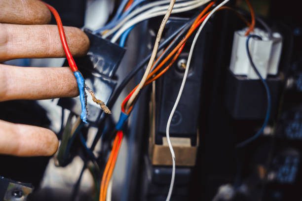 reparaciones eléctricas en los coches - cable car fotografías e imágenes de stock