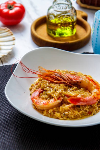 istock Italian rizoni pasta with big shrimps close-up 951007012