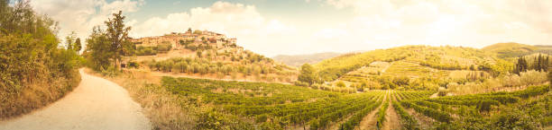 istock Italien village at mountain 951023744