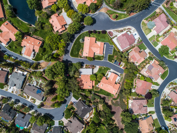 istock Building which is built along winding road. 951034236