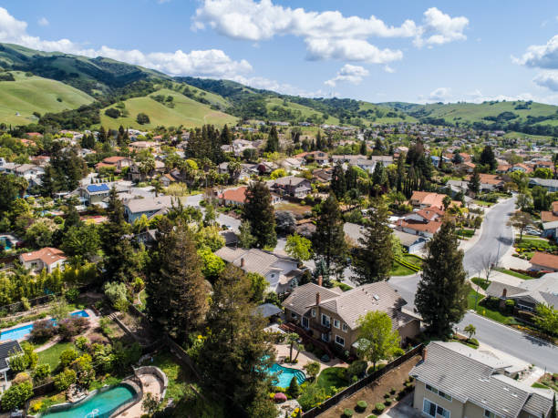 istock Sunny residential areas and nature are spreading. 951034734