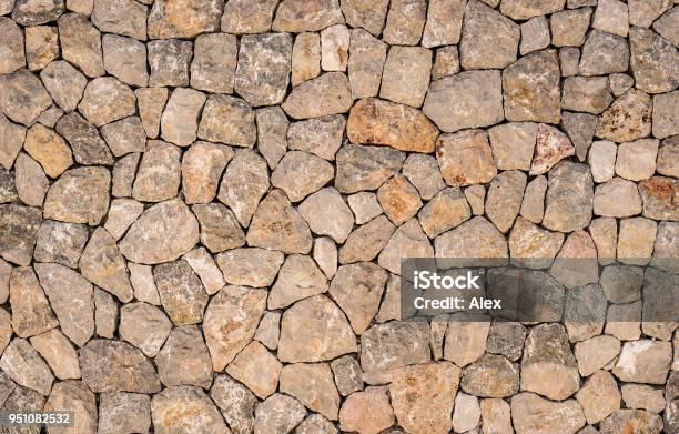 Fondo De Textura De Piedra Natural Foto de stock y más banco de imágenes de Pared de piedra - Pared de piedra, Aire libre, Arquitectura