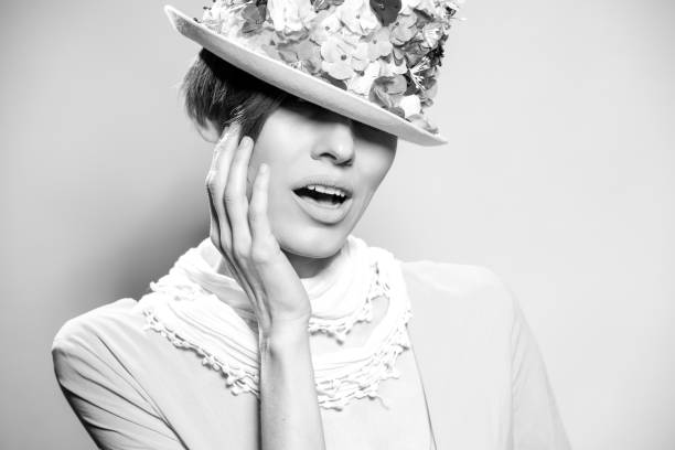 istock Fashion woman in a hat 951107576