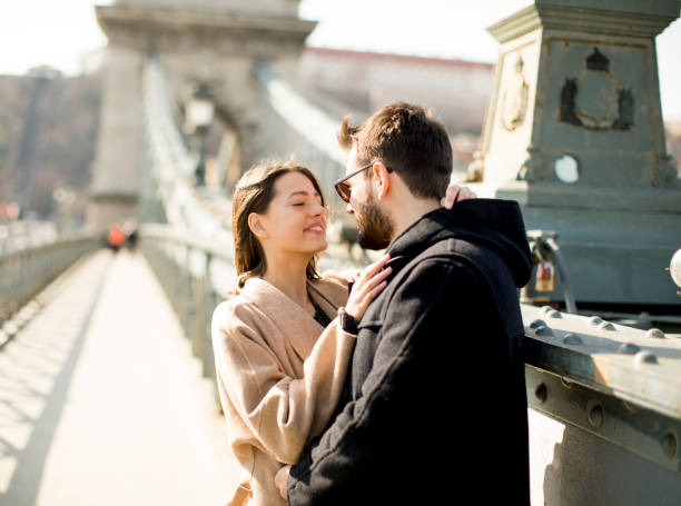 istock Loving couple on Chain bridge, Budapest 951113416