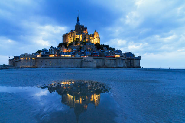 istock Blue reflection of Le Mont Saint-Michel 951116378