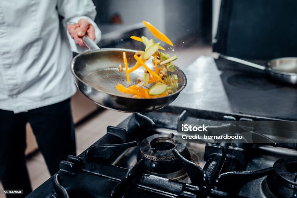 Los bancos algunas verduras - Foto de stock de Chef libre de derechos