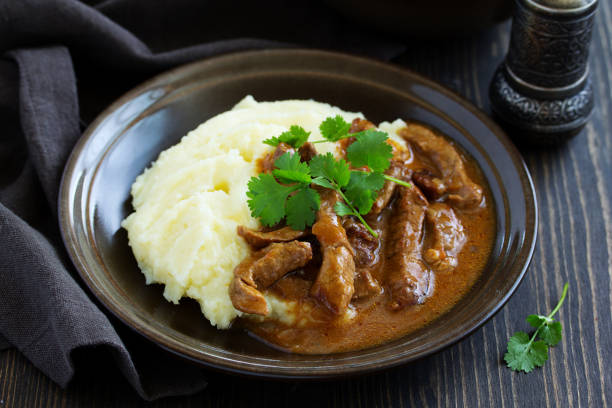 istock Meat sauce goulash with mashed potatoes. 951133002