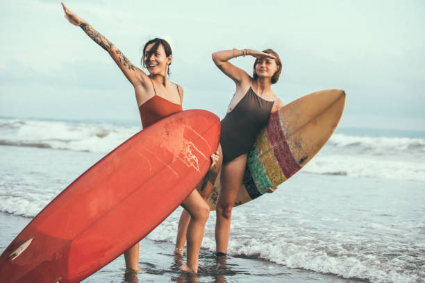 istock Females surfers 951133466