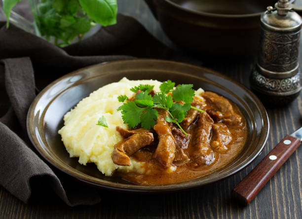 istock Meat sauce goulash with mashed potatoes. 951144028