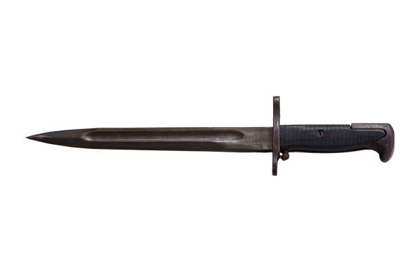 waffe von einem american marine combat messer bajonett der periode des zweiten weltkrieges auf weißem hintergrund - dagger military isolated bayonet stock-fotos und bilder