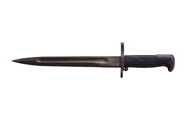 arme d’un marine américain, baïonnette de couteau de combat de la période de la seconde guerre mondiale, sur fond blanc - dagger military isolated bayonet photos et images de collection