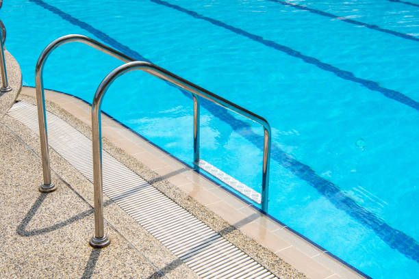 istock Swimming pool with stair at hotel close up. 951151296