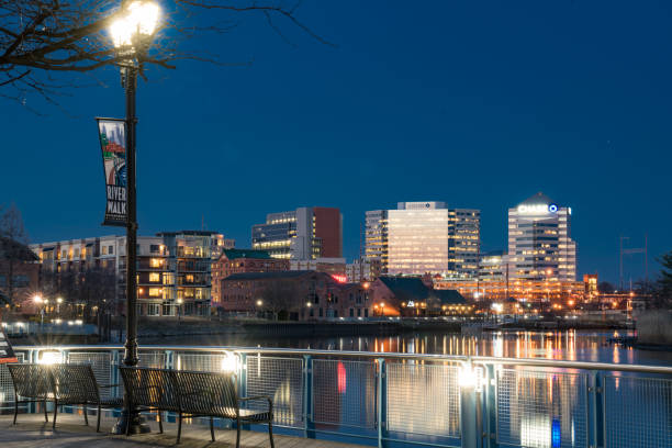 istock Wilmington, Delaware Skyline Along Christiana River at Night 951186590