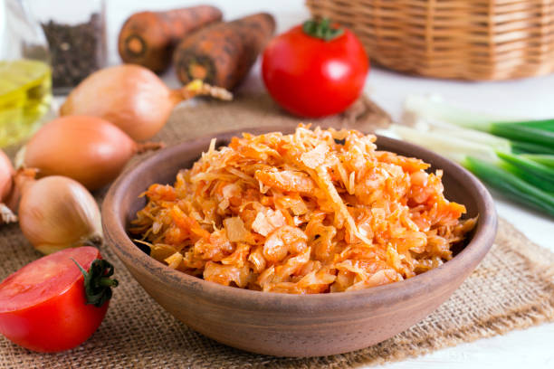 bigos, un plato tradicional polaco con col - bigos fotografías e imágenes de stock