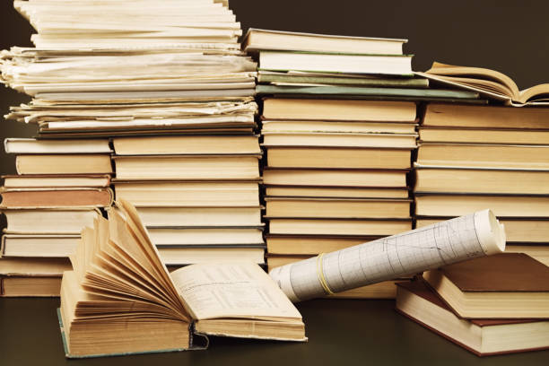 istock Scientific books and papers 951250816