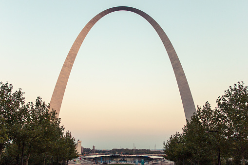 Landscape view of the Gateway Arch in St. Louis, Missouri