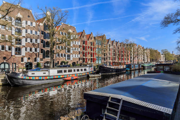 istock Canal of Amsterdam 951276502