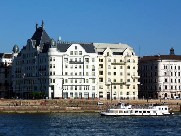 istock the white building along the Danube 951309192