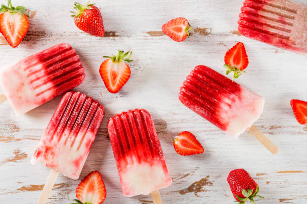 istock Homemade Vegan Strawberry Popsicle 951356336