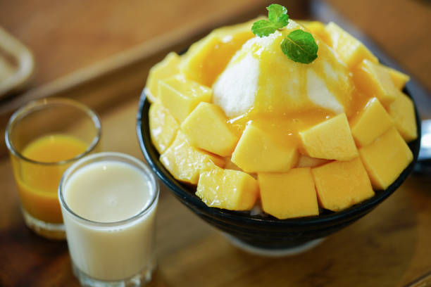 istock Korean shaved milk ice topped by fresh mango. Mango bingsu. 951374588