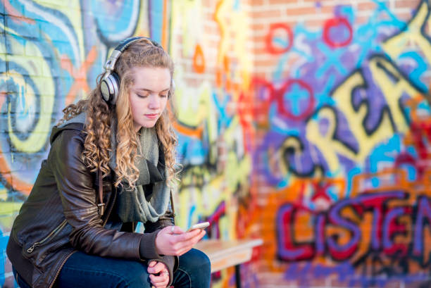 istock Listening To Tunes 951395894