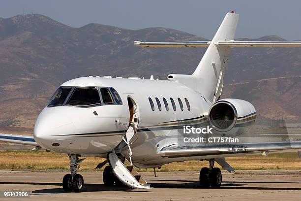 Photo libre de droit de Avions Dentreprise banque d'images et plus d'images libres de droit de Avion de tourisme - Avion de tourisme, Avion privé, Activité de loisirs