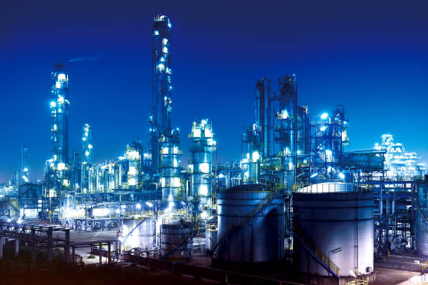 chemical & petrolchemical plant, raffineria di petrolio - refinery factory night petroleum foto e immagini stock