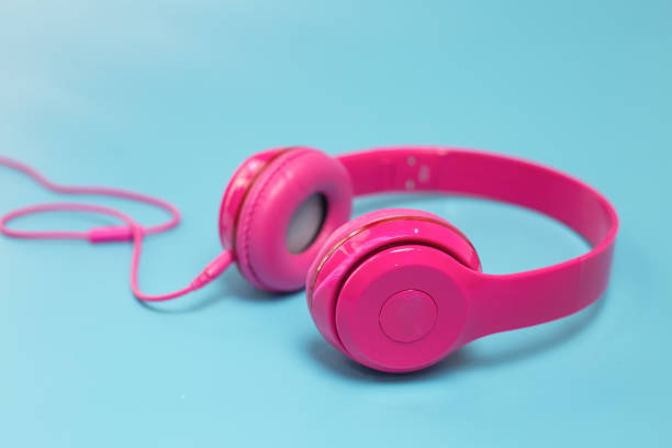 istock Pink headphones on blue background 951480380