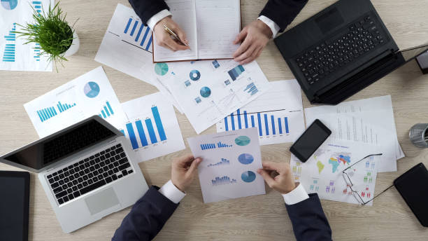istock Business men works together, politician approving program for election campaign 951483526