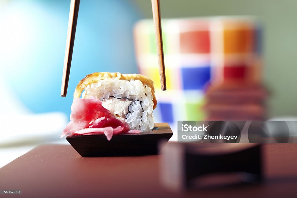 sushi enrollados - Foto de stock de Alimento libre de derechos