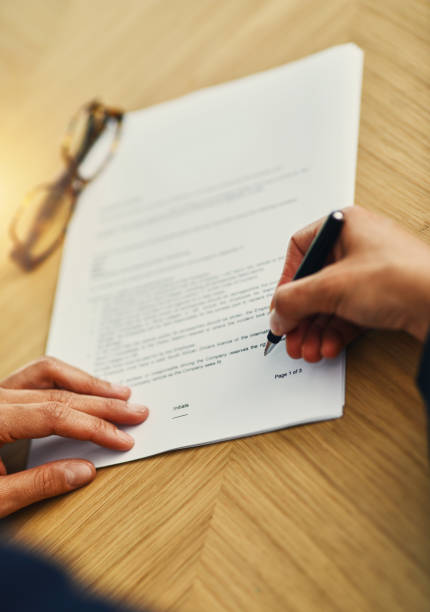 istock Signing a new deal 951545686
