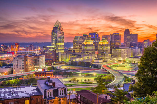 istock Cincinnati, Ohio, USA Skyline 951640238