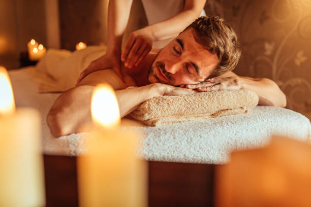 A stress free day Young man enjoying a massage at a spa man massage stock pictures, royalty-free photos & images