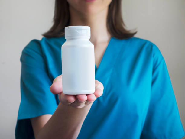 istock Doctor Holding herbal medicine 951665402