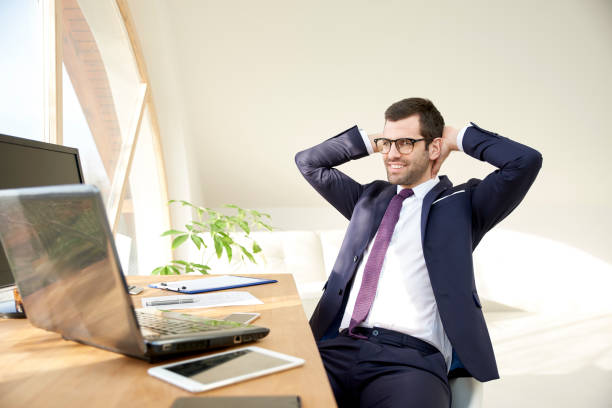 istock Financial consultant businessman 951667188