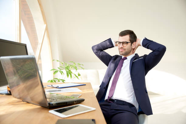istock Financial consultant businessman 951667208