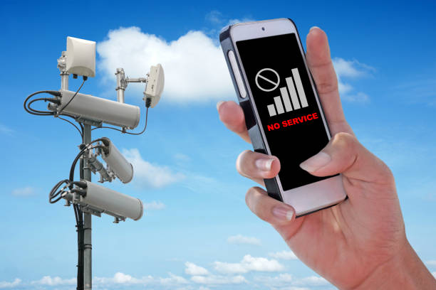 istock Cellular network antenna and No Service showing on the smartphone. 951675274
